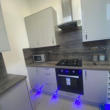 Penthouse Apt8 Apartment Wolverhampton Bagian luar foto