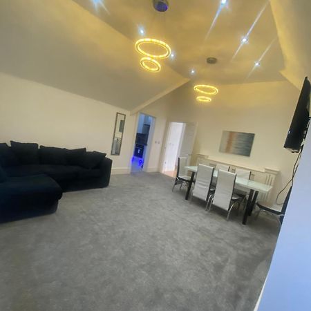 Penthouse Apt8 Apartment Wolverhampton Bagian luar foto