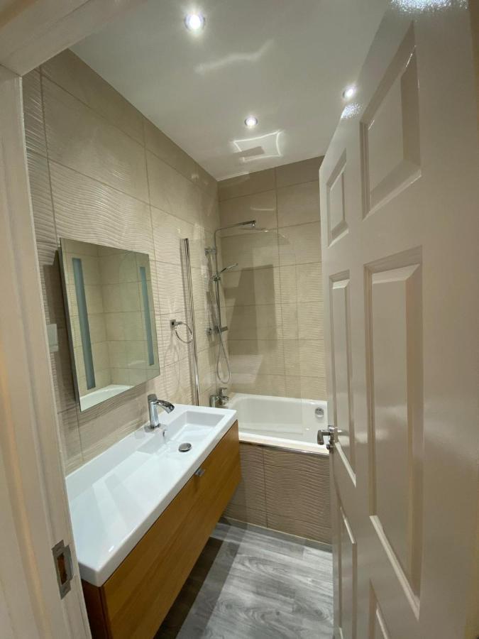 Penthouse Apt8 Apartment Wolverhampton Bagian luar foto