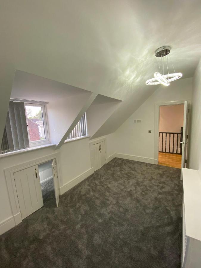 Penthouse Apt8 Apartment Wolverhampton Bagian luar foto
