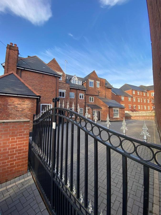Penthouse Apt8 Apartment Wolverhampton Bagian luar foto
