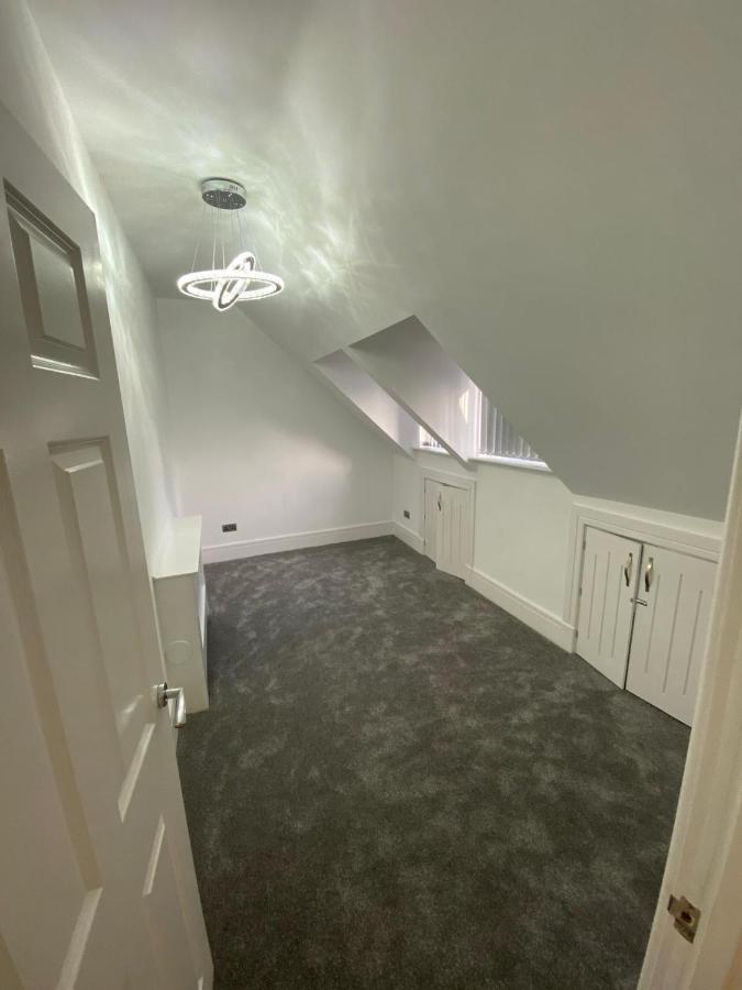 Penthouse Apt8 Apartment Wolverhampton Bagian luar foto