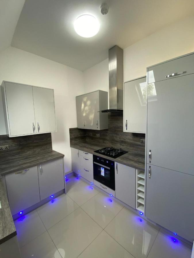 Penthouse Apt8 Apartment Wolverhampton Bagian luar foto