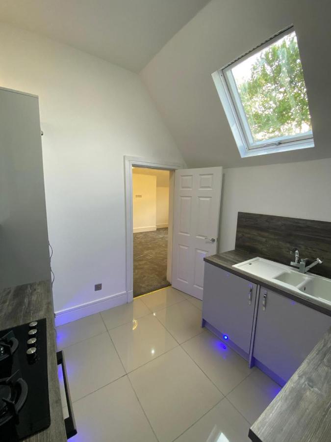 Penthouse Apt8 Apartment Wolverhampton Bagian luar foto