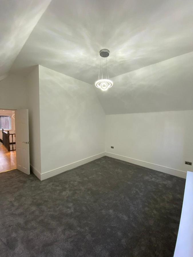 Penthouse Apt8 Apartment Wolverhampton Bagian luar foto