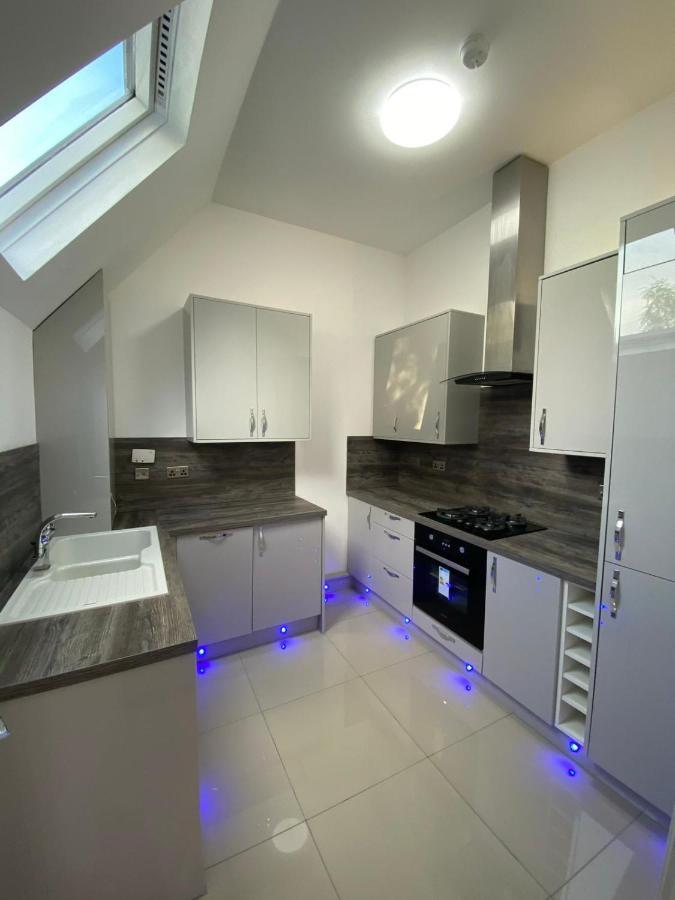Penthouse Apt8 Apartment Wolverhampton Bagian luar foto