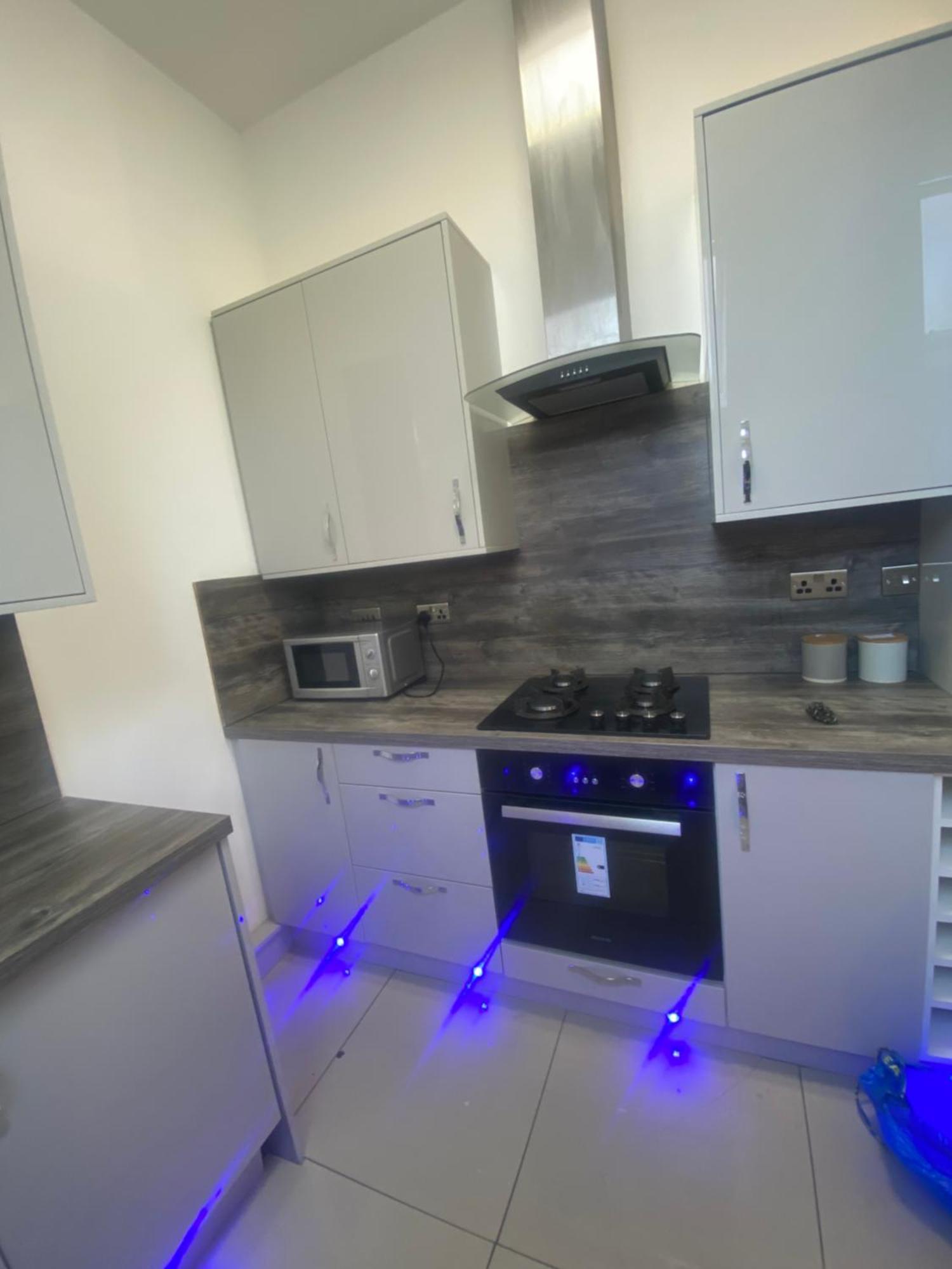 Penthouse Apt8 Apartment Wolverhampton Bagian luar foto