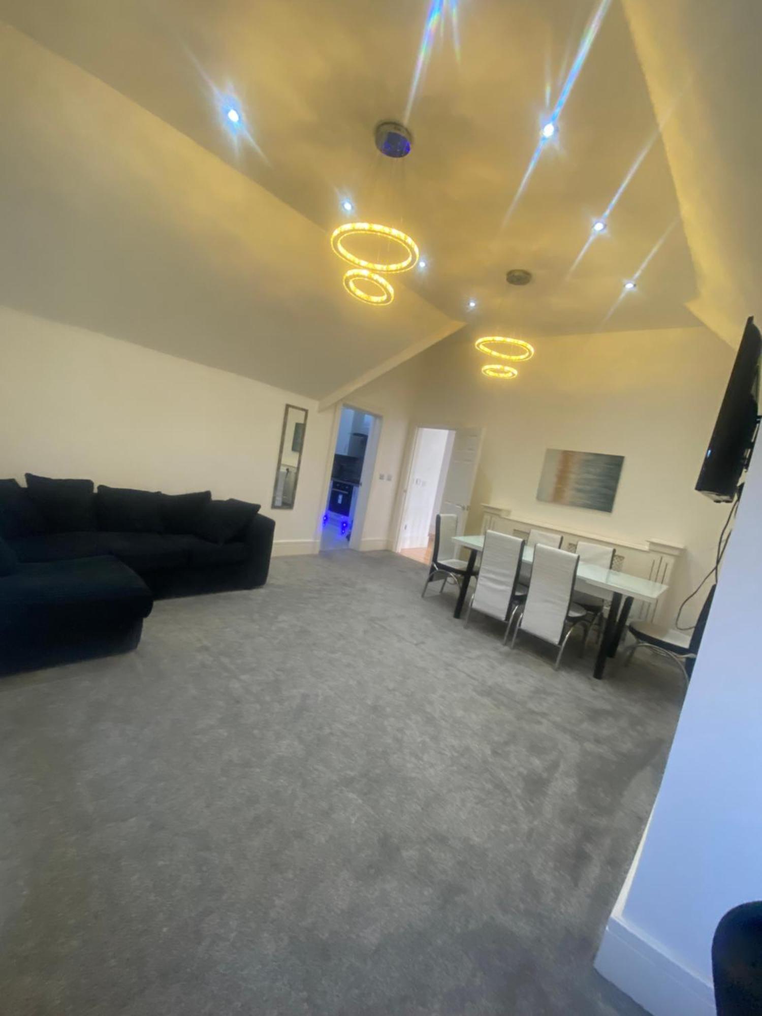 Penthouse Apt8 Apartment Wolverhampton Bagian luar foto